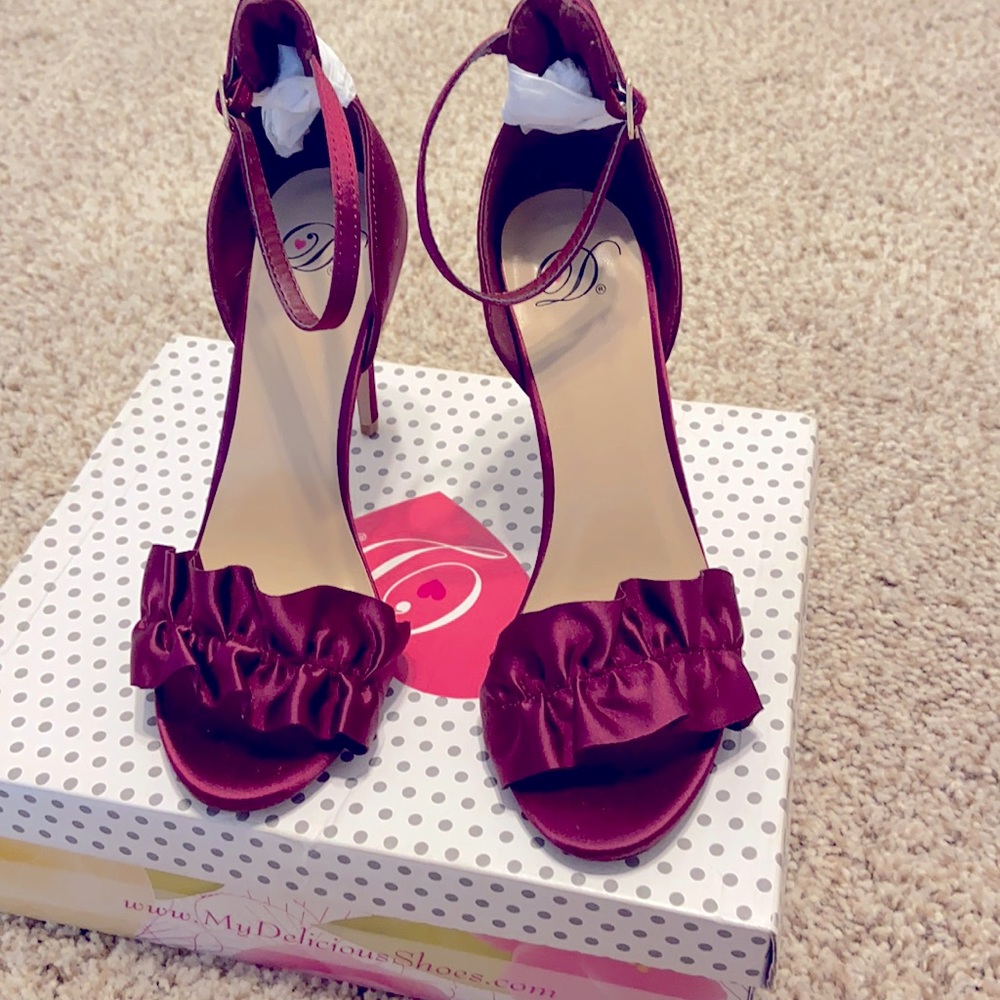 Ruffle some feathers heel